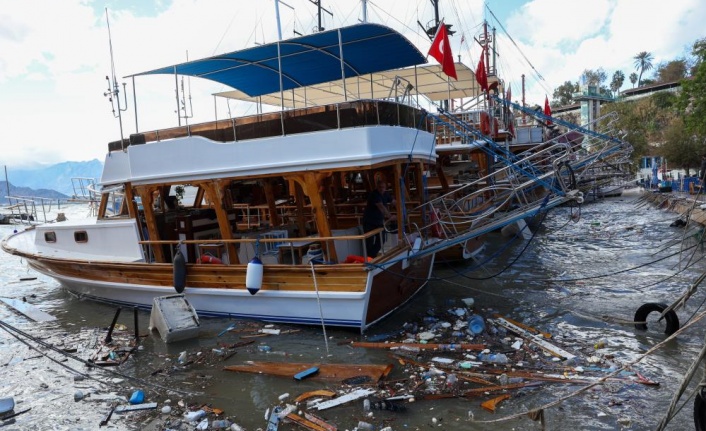 Turuncu kod uyarısının sürdüğü Antalya’da Büyükşehir’den vatandaşlara ‘Dikkatli olun’ uyarısı