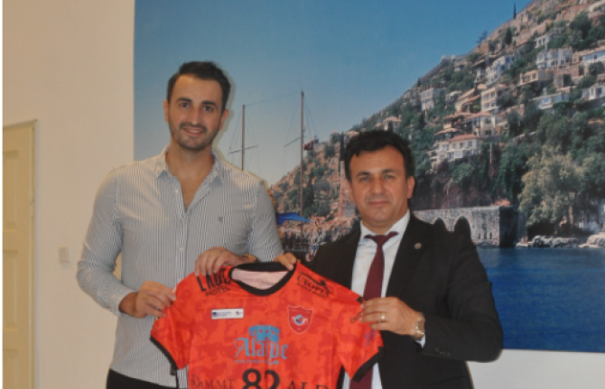 Alanya Belediyespor Erkek Voleybol Takımı Başantrenörü Oğuz Başkan Yılmaz'ı ziyaret etti