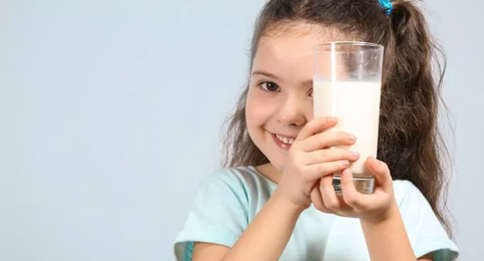 Alanya’da Büyükşehir’den çocuklara 61 bin litre süt