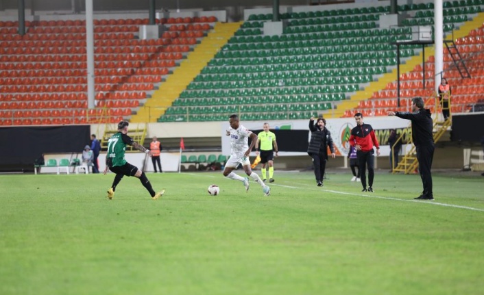 Alanyaspor Kocaeli'yi geçip turladı