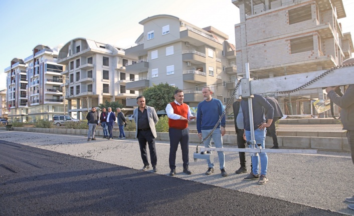 Başkan Yücel 15 mahallenin kullandığı Demirtaş yolundaki asfalt çalışmalarını denetledi