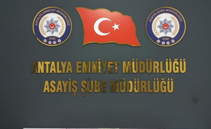 Kendilerini polis savcı olarak tanıtıp dolandırıcılık yapan 2 şüpheli yakalandı