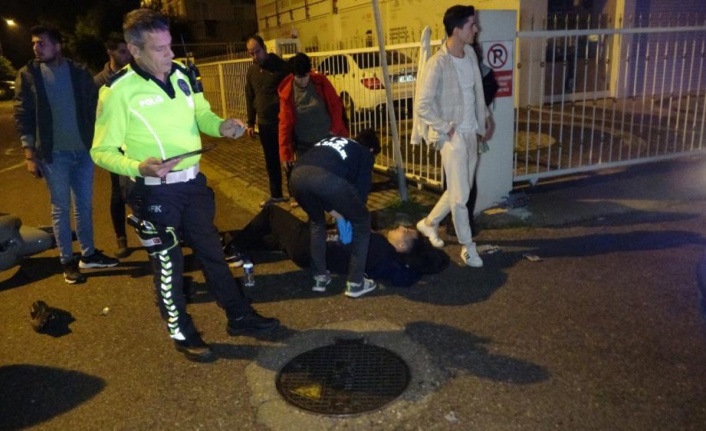 Motosikletin çarptığı sürücü ambulansa kaldırılırken polislere dua etti
