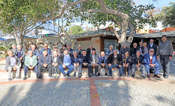 Alanya Belediyesi'nin yaşlılara yönelik kale gezintisi etkinlikleri sürüyor