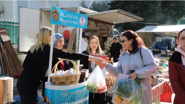 Alanya Belediyesi’nden kandil ikramı