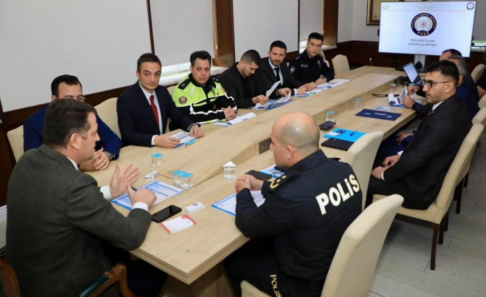 Alanya’da ilçe brifingi sunum toplantısı yapıldı