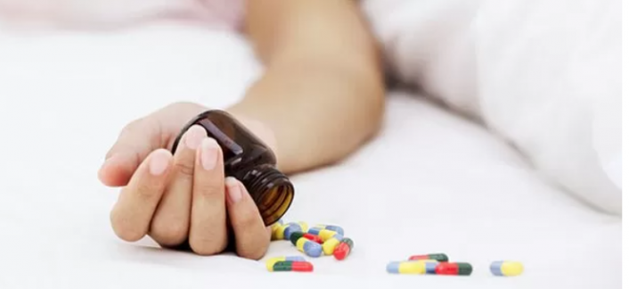 Alanya’da kadın 60 hap içip canına kıymak istedi