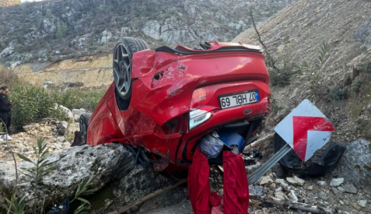 Alanya’da otomobil şarampole devrildi: 1 ağır yaralı
