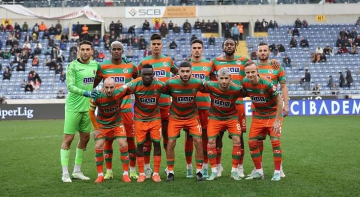 Alanyaspor bir puanla dönüyor