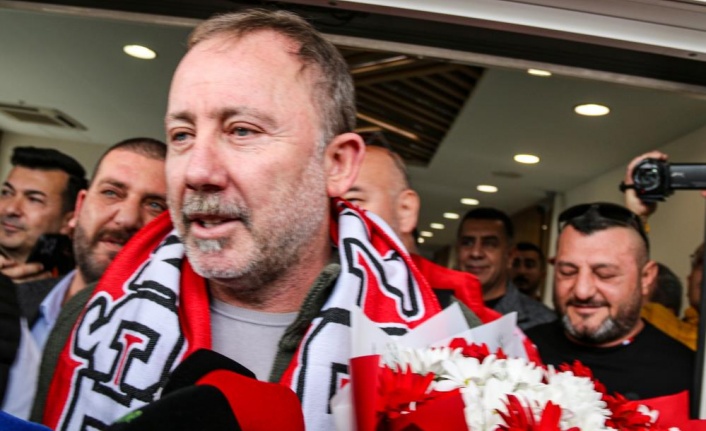 Antalyaspor'un yeni teknik direktörü Sergen Yalçın, Antalya'da