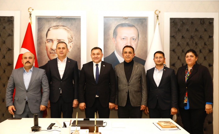 Başkan Yücel MHP ve AK Parti teşkilatlarını ziyaret etti