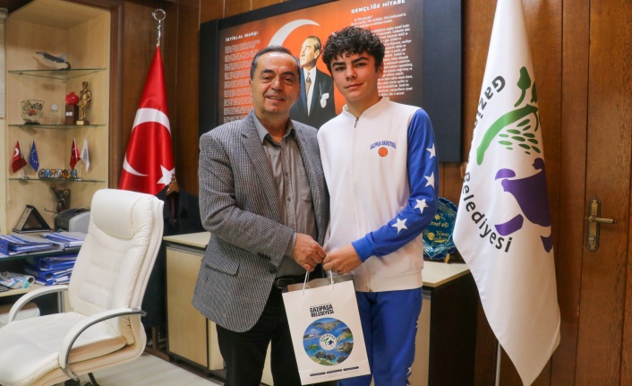 Gazipaşa Belediyespor oyuncusu Toprak Güzel, Tofaş Basketbol Takımı'na seçildi