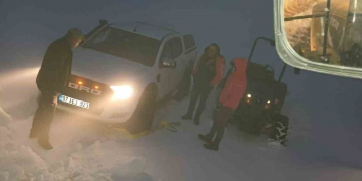 Gazipaşa’da kar fırtınası! 3 kişi mahsur kaldı
