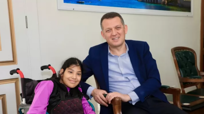 Kaymakam Ürkmezer öğrenciyi makamında misafir etti