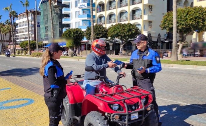 Alanya'da motosiklet sürücülerine bilgilendirme yapıldı