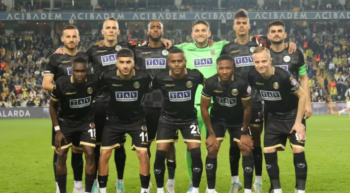 Alanyaspor 3 puanı Kadıköy’de elinden kaçırdı