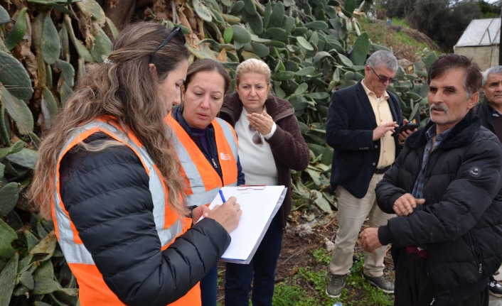 Başkan Böcek, Alanyalı üreticilerin yaralarını sarıyor