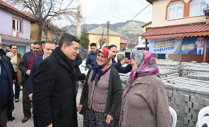 Tütüncü, bir günde Antalya’nın 3 ilçesini gezdi 