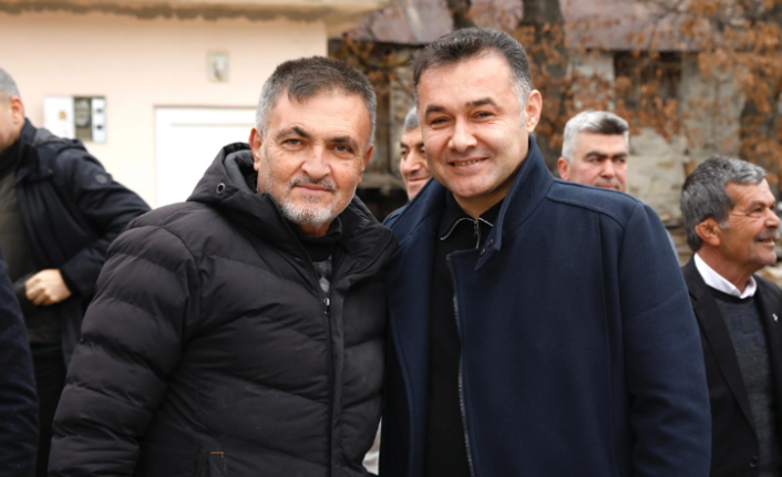 Yücel mahalle sakinlerine projelerini anlattı