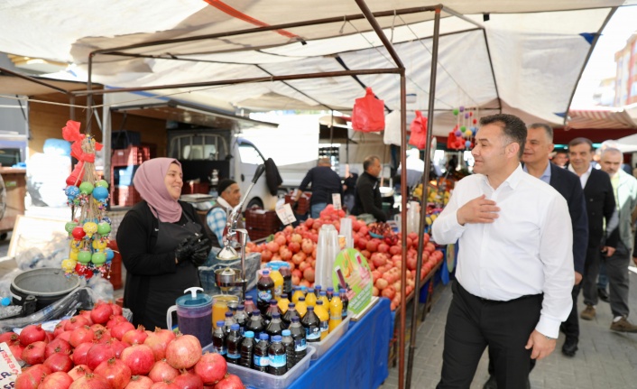 Başkan Yücel Mahmutlar'da pazarcı esnafıyla buluştu