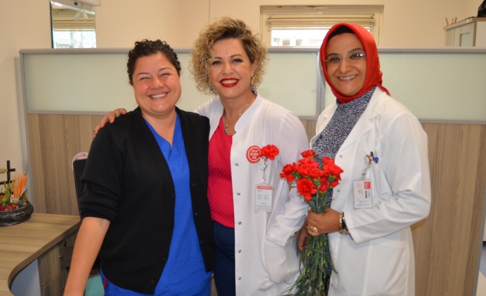 Sağlık çalışanı kadınlarımız '8 Mart Dünya Kadınlar Günü'nde unutulmadı