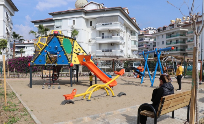 Alanya Belediyesi'nden Oba'ya yeni çocuk parkı