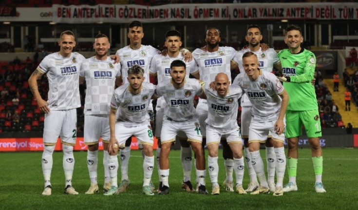 Alanyaspor 3 puanı 3 golle aldı