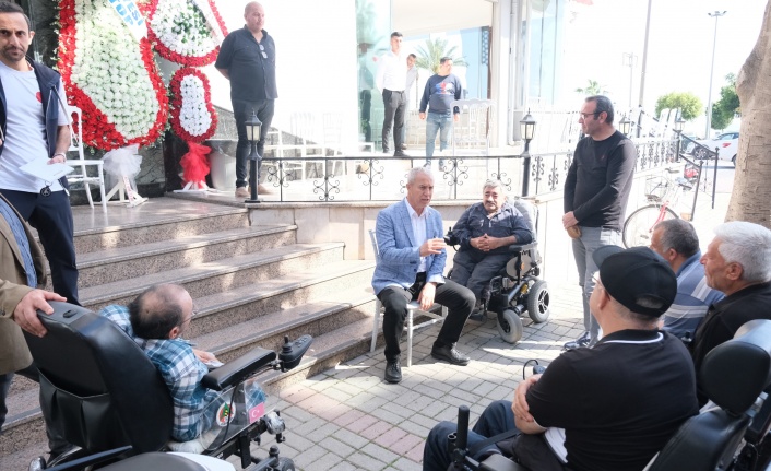 Özçelik ziyaretleri kabul ediyor