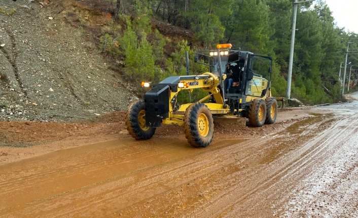 Alanya'da kapanan yollara anında müdahale