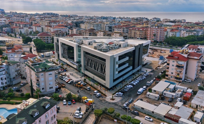 Alanya Belediyesi yeni binasında hizmete başladı
