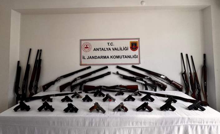 Alanya'da ruhsatsız silah operasyonu; 24 gözaltı var