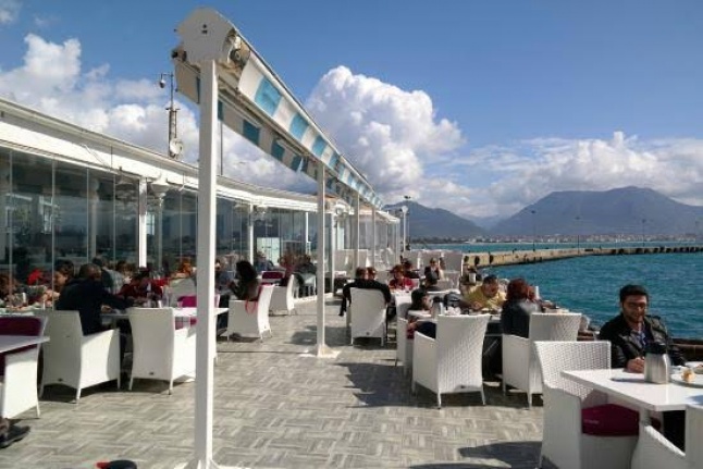 Alanya İskele'de korkutan yangın