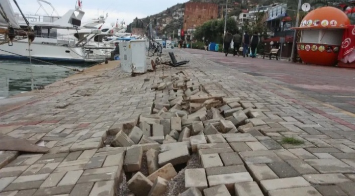 Bakanlıktan çöken Alanya İskelesi için 48 Milyon