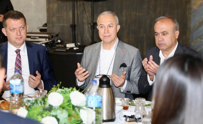 Başkan Özçelik'ten muhtarlara mesaj