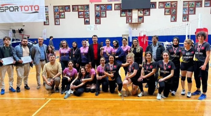 Voleybol turnuvasının kazananı belli oldu