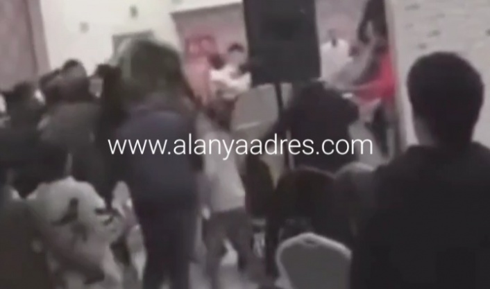 Alanya'da düğünde kavga! Sandalyeler havada uçuştu