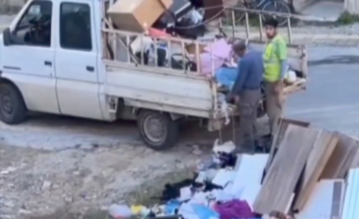 Alanya'da sokağa çöpü böyle bırakıp kaçtılar