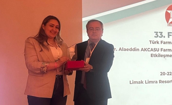 ALKÜ'lü akademisyene Genç Farmakolog Ödülü