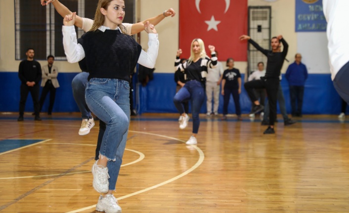 Zeybek kurslarının ikinci dönemine yoğun ilgi