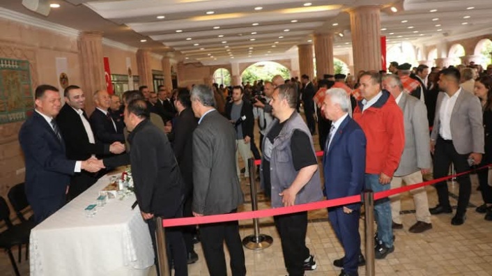 Alanya protokolü halkla bayramlaştı