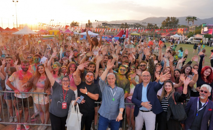 Başkan Özçelik'ten gençlere destek