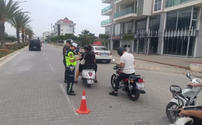 Jandarma 26 motosikleti trafikten men etti