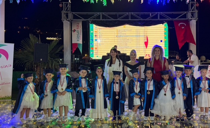 Rüzgargülü'nden etkileyici mezuniyet