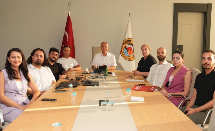 Gençlik projelerini Başkan Özçelik'e sundular