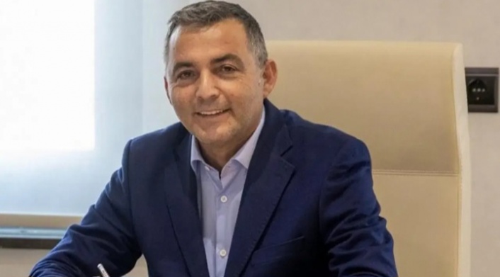 Komşunun tutuklu başkanının emekli maaşını kestiler