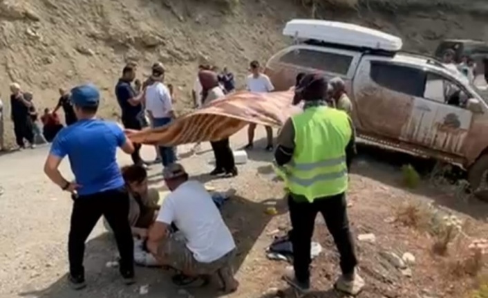 Taşatanda araç uçuruma yuvarlandı: 3 yaralı var