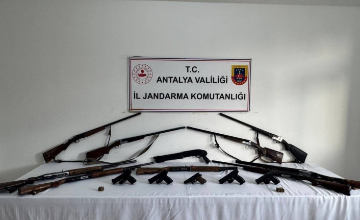 Alanya'da 5 adrese baskın