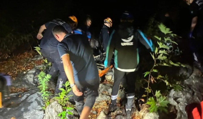 Alanya'da araç uçuruma yuvarlandı: 1 ölü, 1 yaralı var