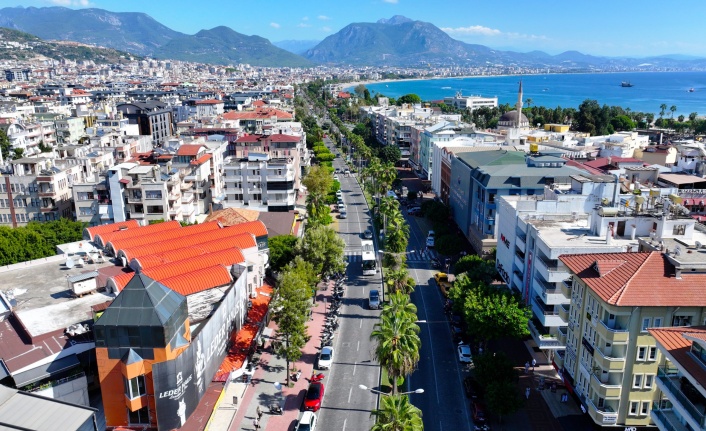 Alanya'nın kalbi Atatürk Caddesi yenileniyor