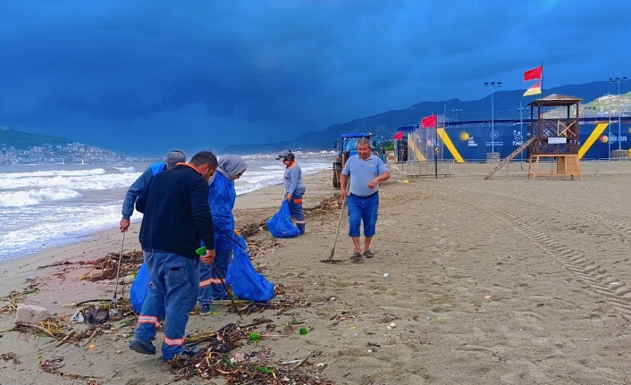 Alanya plajları temizlendi